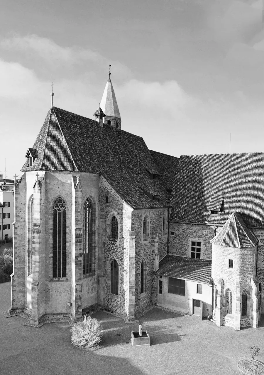 Schwarz-Weiß-Aufnahme der Franziskanerkirche Bozen